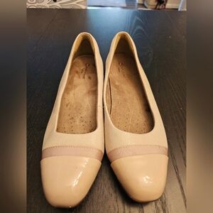 Clarks unstructured Cream Ballet Flats EUC!